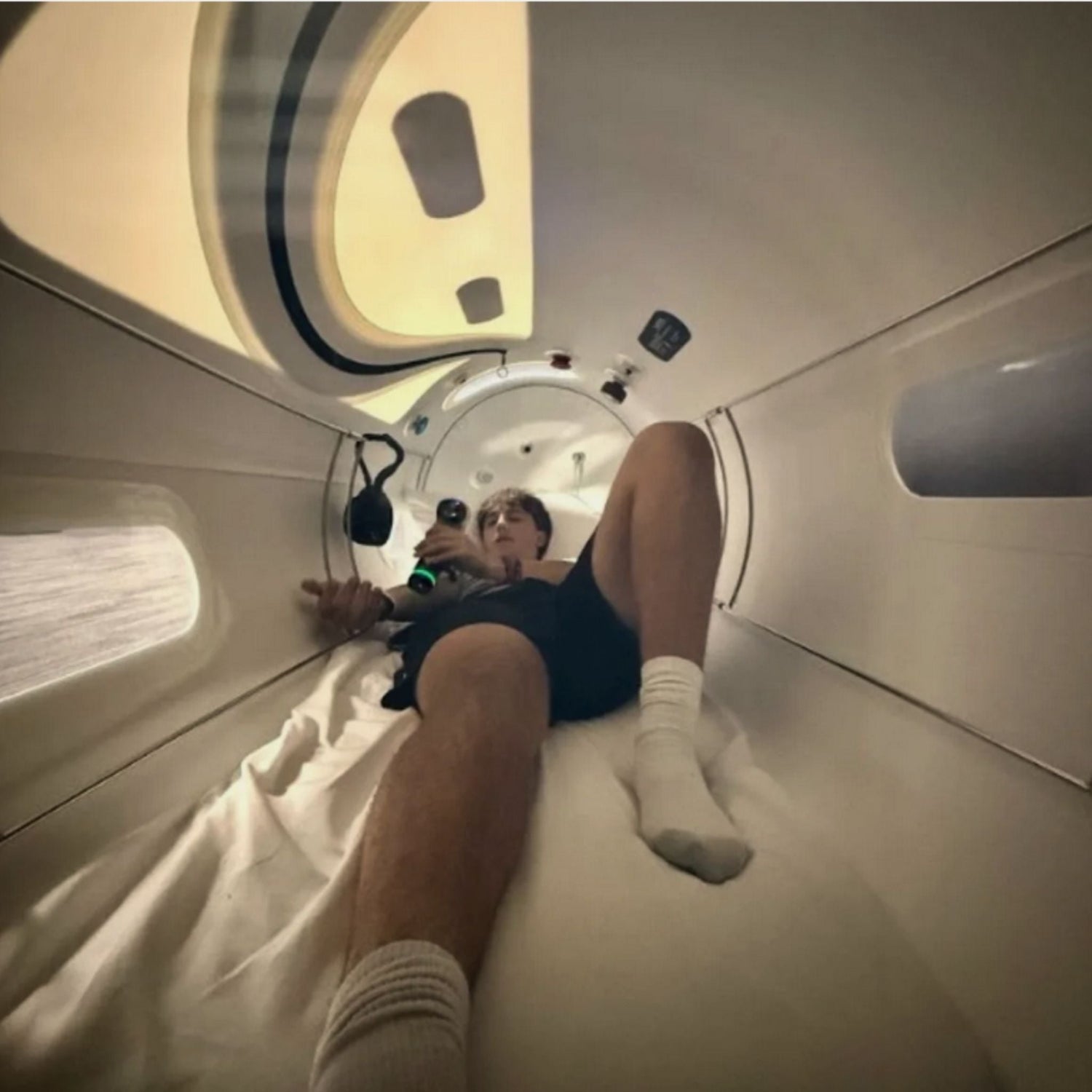 Lying Hyperbaric Chambers