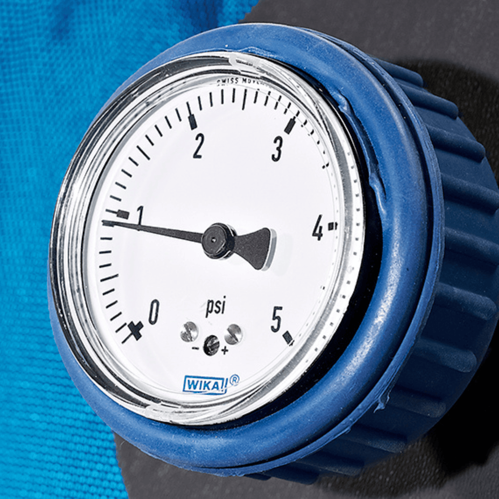 Close up of the internal and external pressure gauges on the QUAMVIS 320